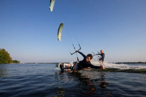 Flysurfer Sonic 4 Foil Kite 6 Flysurfer Sonic 4 Foil Kite - Image 4